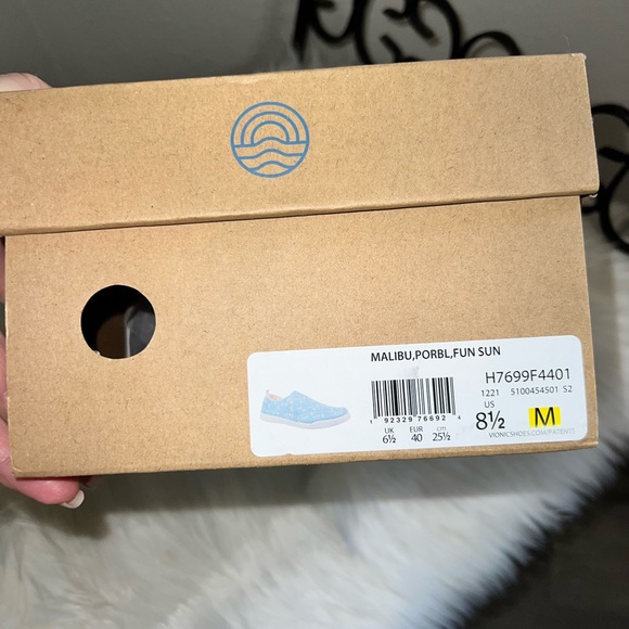 NWT Vonic Beach Malibu Fun in the Sun Porcelain Blue Canvas Slip on Shoe Sz 8.5 - Picture 3 of 8